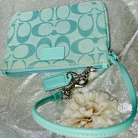 Coach Mint Green Signature Jacquard Wristlet - Picture 10 of 12